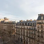 Bright Apartment With Open View